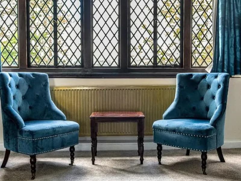 A deluxe twin room at Caer Beris Manor