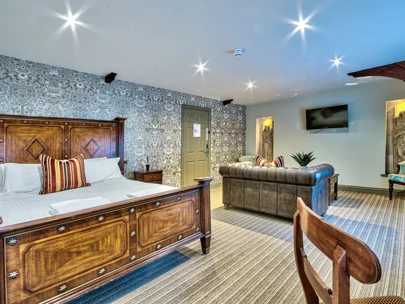 The Signature Honeymoon Suite at The George at Piercebridge