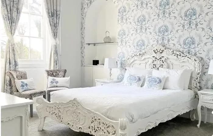 The honeymoon suite at The Riverside House Hotel